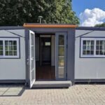 Luxus-Chalet StahlWorks Deluxe – 6 x 6 m, 2 Schlafzimmer, Modell 2023